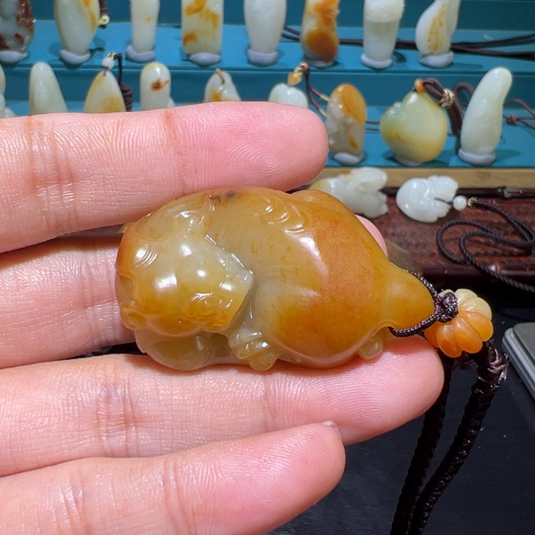 颈饰未镶嵌和田玉（子料）随**逝