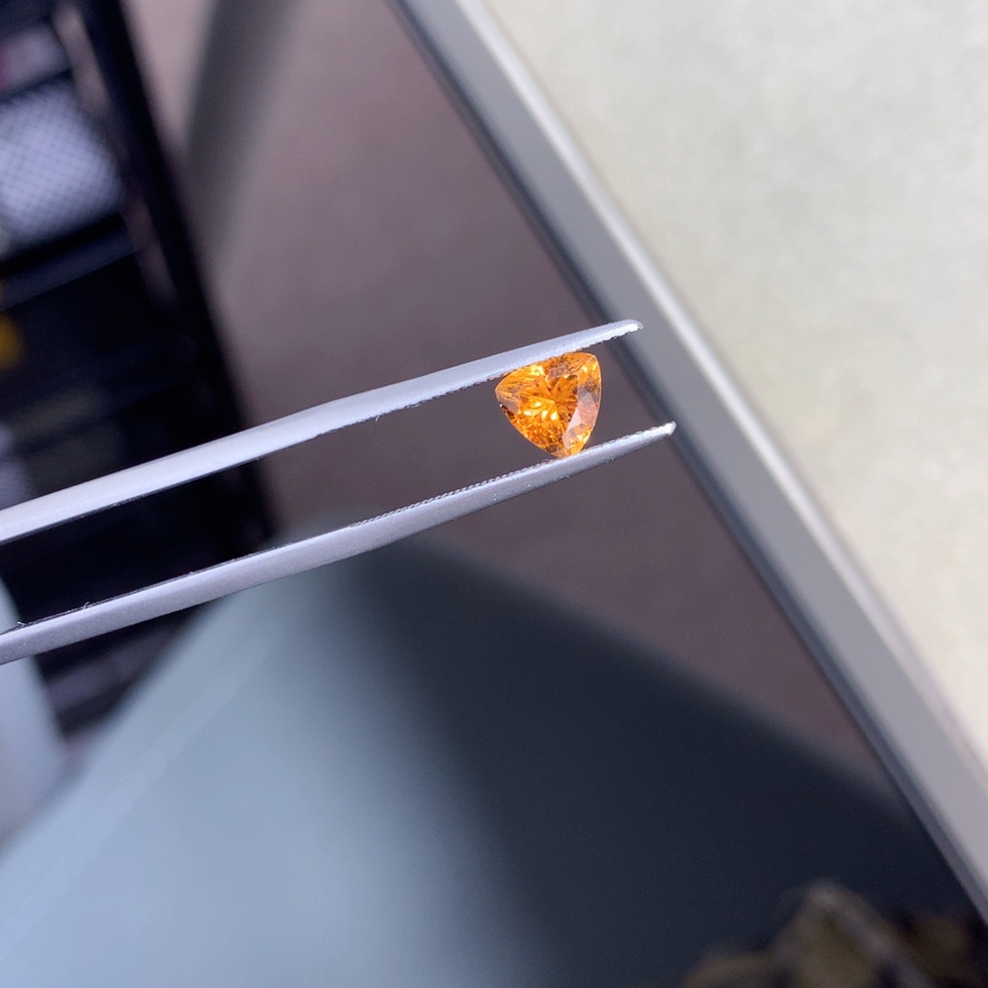 未镶嵌珠宝半成品石榴石（芬达石）1.08ct