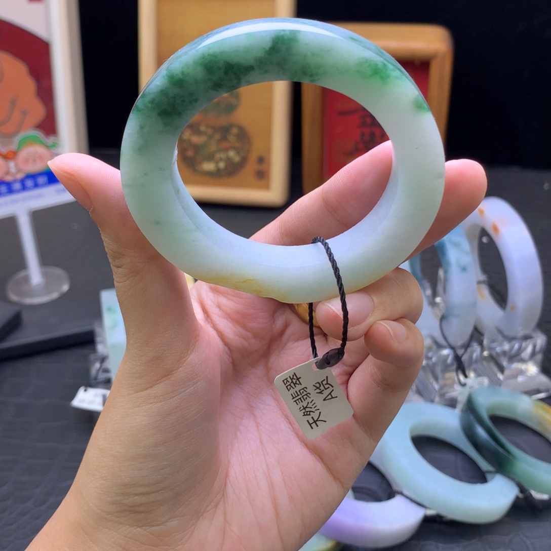 定制翡翠未镶嵌翡翠手镯