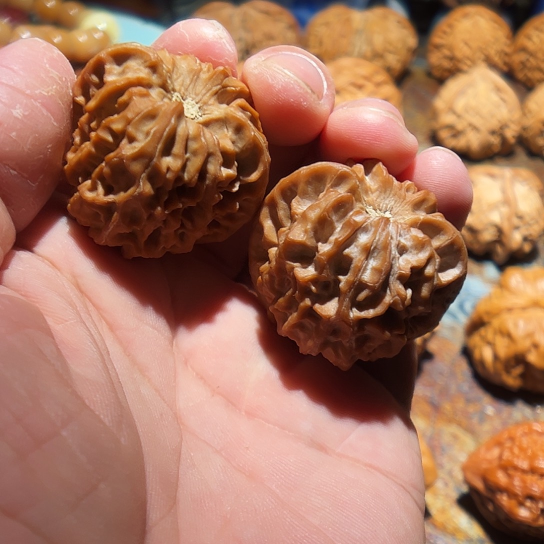 B***W吊坠文玩核桃全品凹底龙门涧，红皮无药