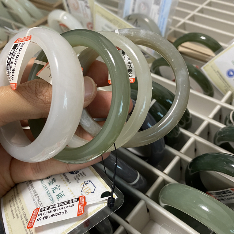 多样性发货，拍一发一，和田玉手镯特价款女款玉镯子精美