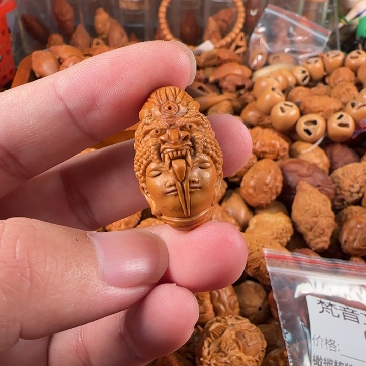 吊坠橄榄核C200一念之间