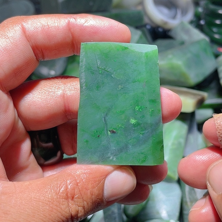 和田玉（碧玉）未镶嵌珠宝奇石