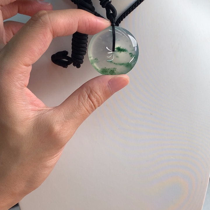 翡翠未镶嵌颈饰……