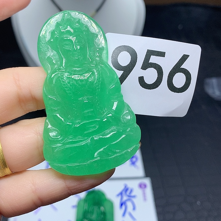 翡翠吊坠(赠链)未镶嵌