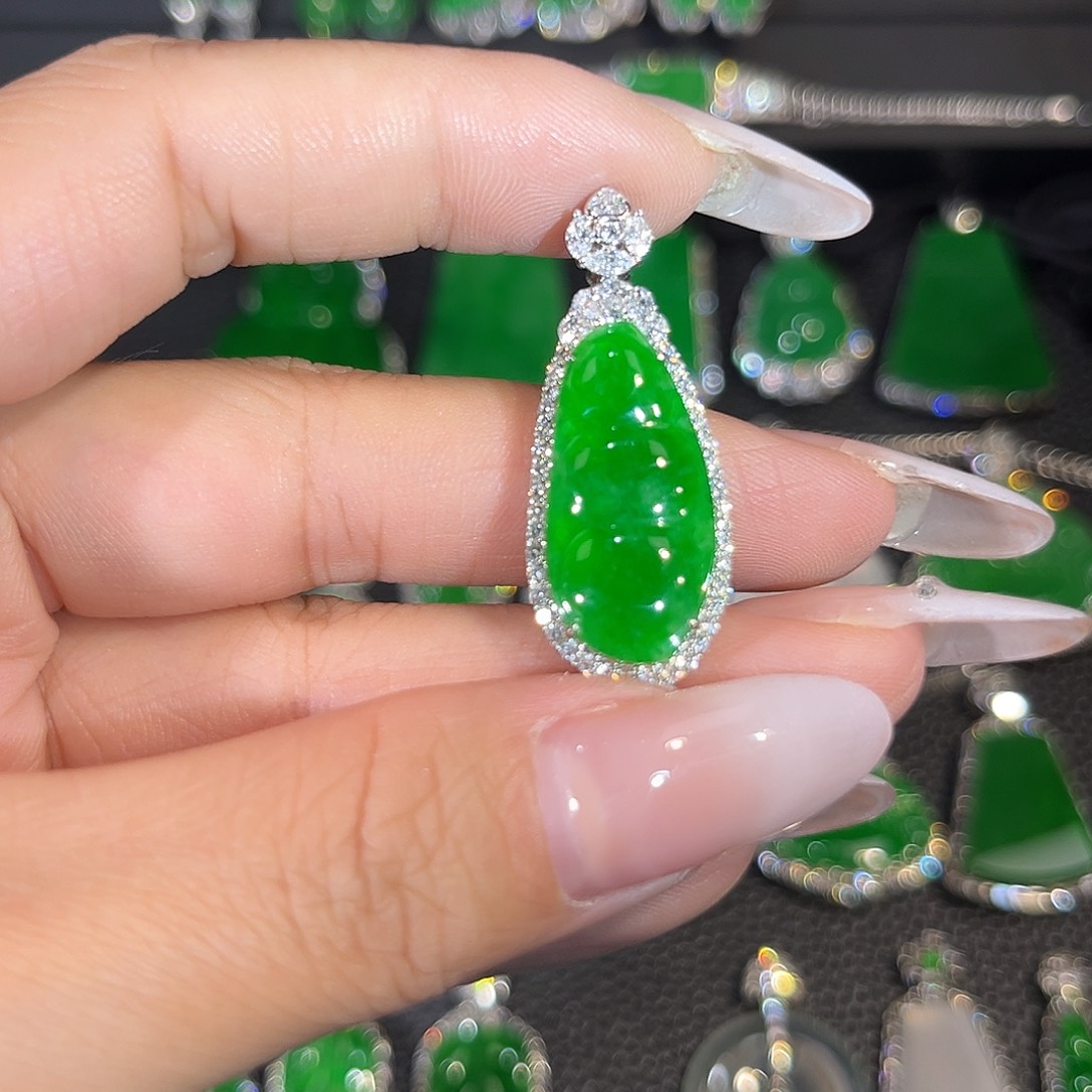 翡翠18K金镶嵌吊坠(不含链)福豆吊坠