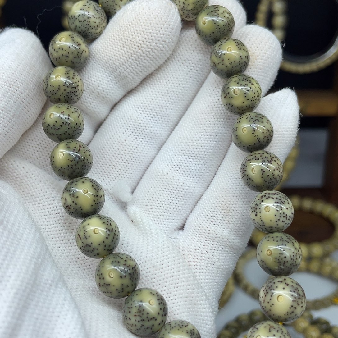 星月菩提手串11圆珠。一线天小细星