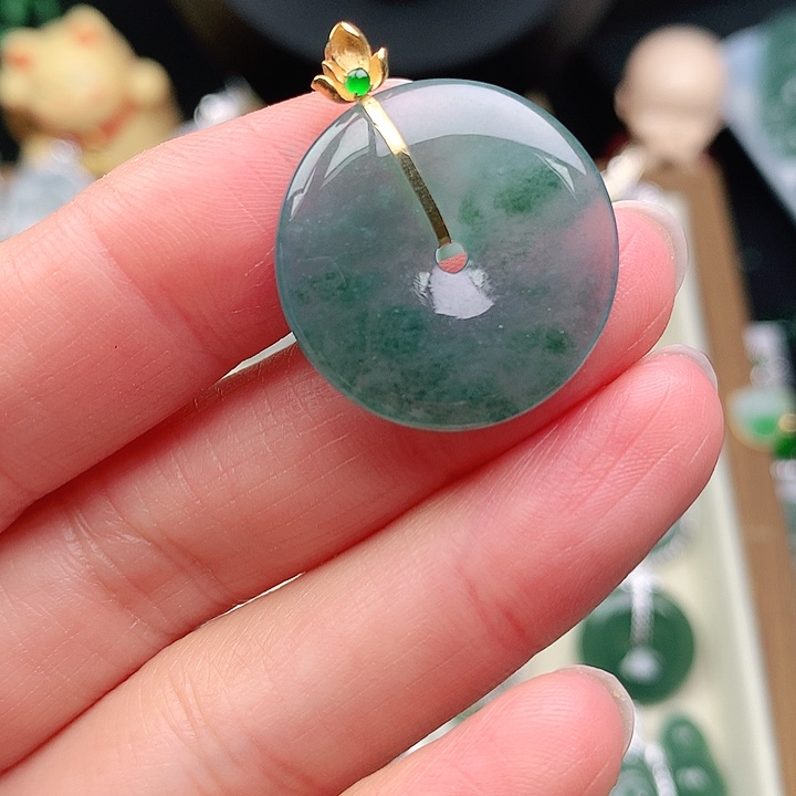 颈饰18K金镶嵌翡翠吊坠