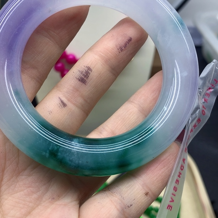 翡翠颈饰未镶嵌手镯