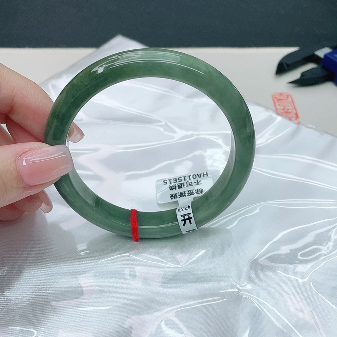 翡翠手镯未镶嵌正60