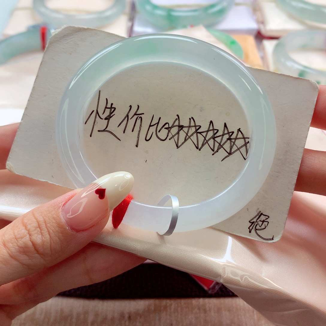 翡翠手镯（贵妃镯）未镶嵌53.5贵妃 必拍！种水嘎嘎好 灵