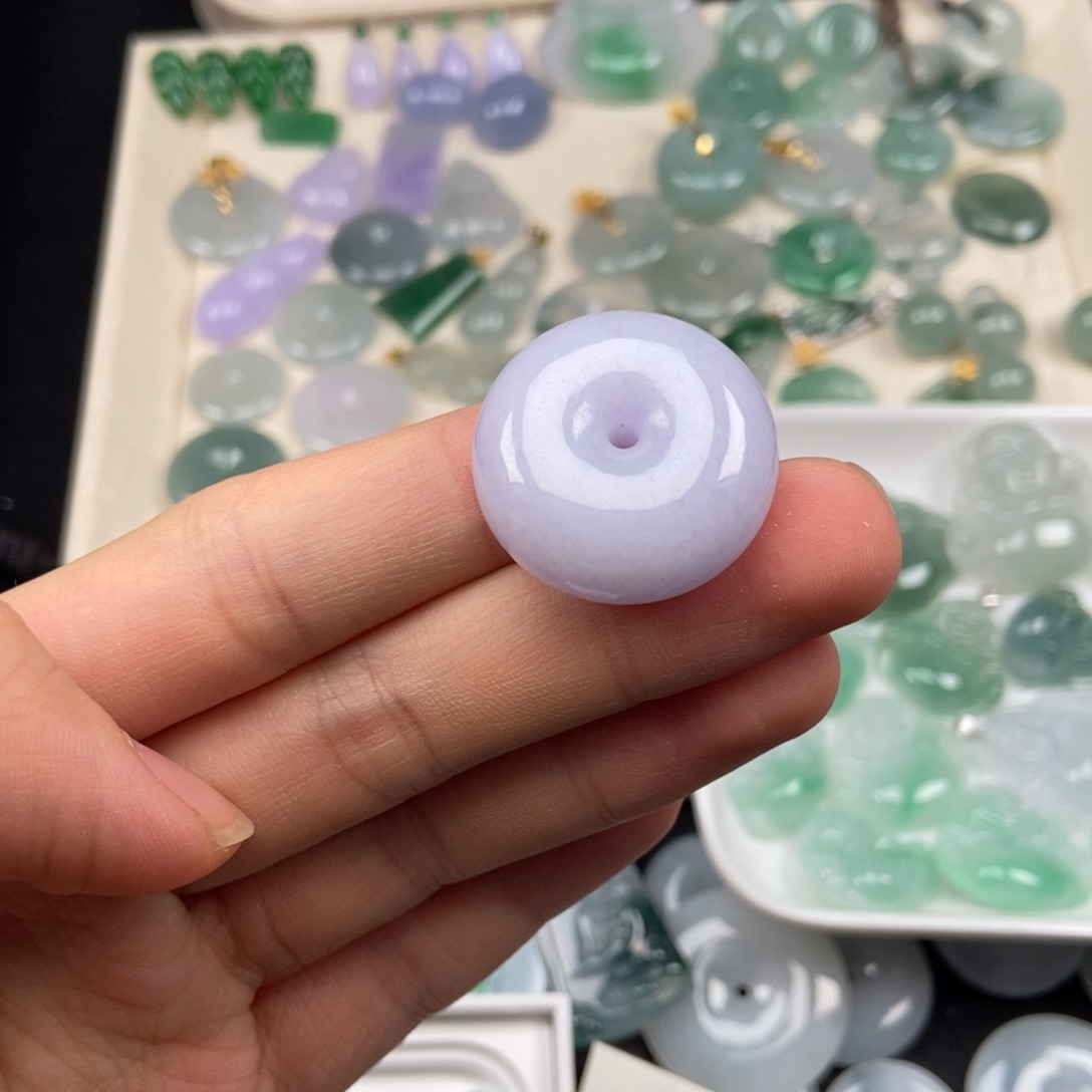 翡翠未镶嵌颈饰面包扣