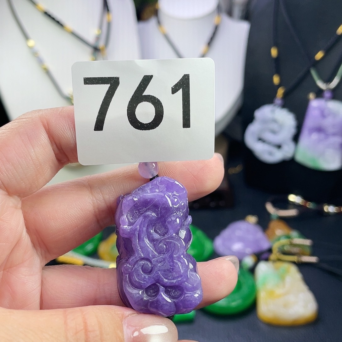 翡翠未镶嵌吊坠(赠链)