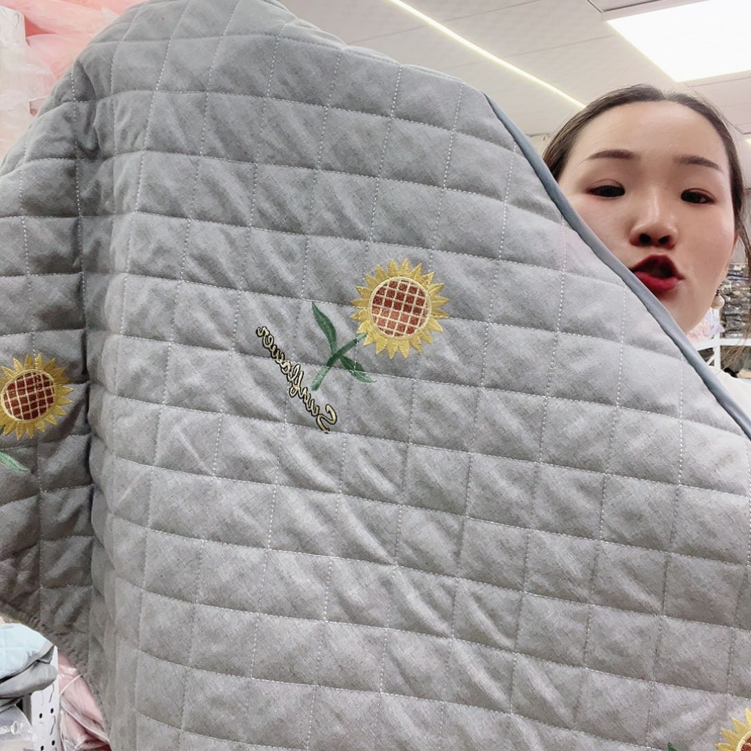 丝绸在家里面吃饭啊亲