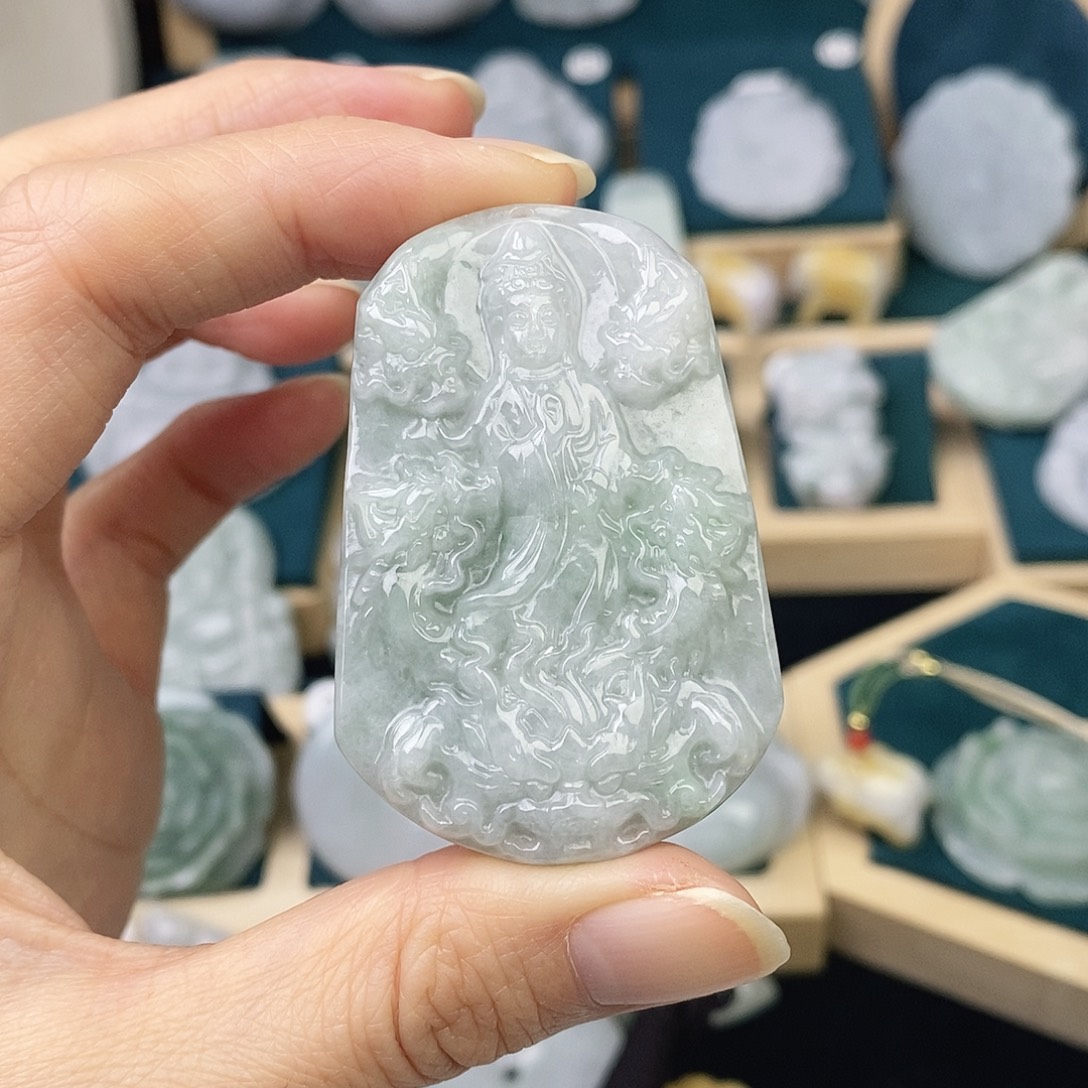 翡翠未镶嵌颈饰九龙观音L（微包容心）