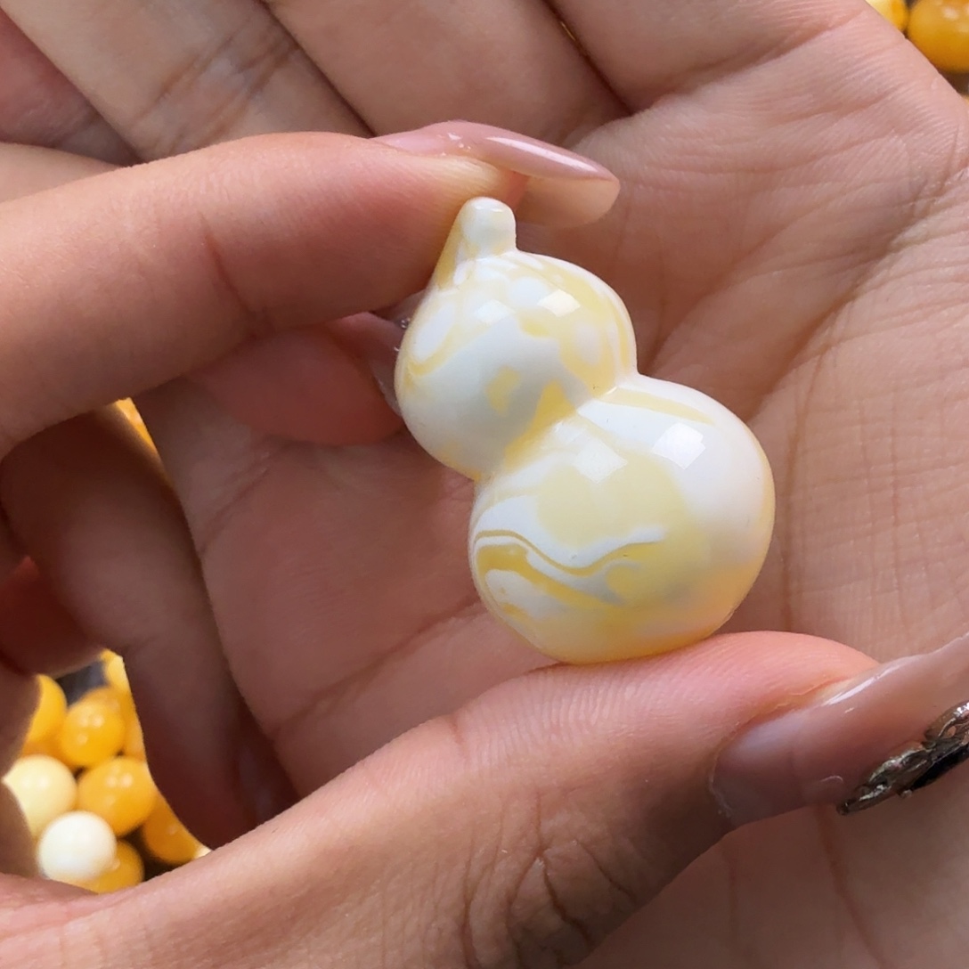 嘻****蜜蜡未镶嵌珠宝奇石