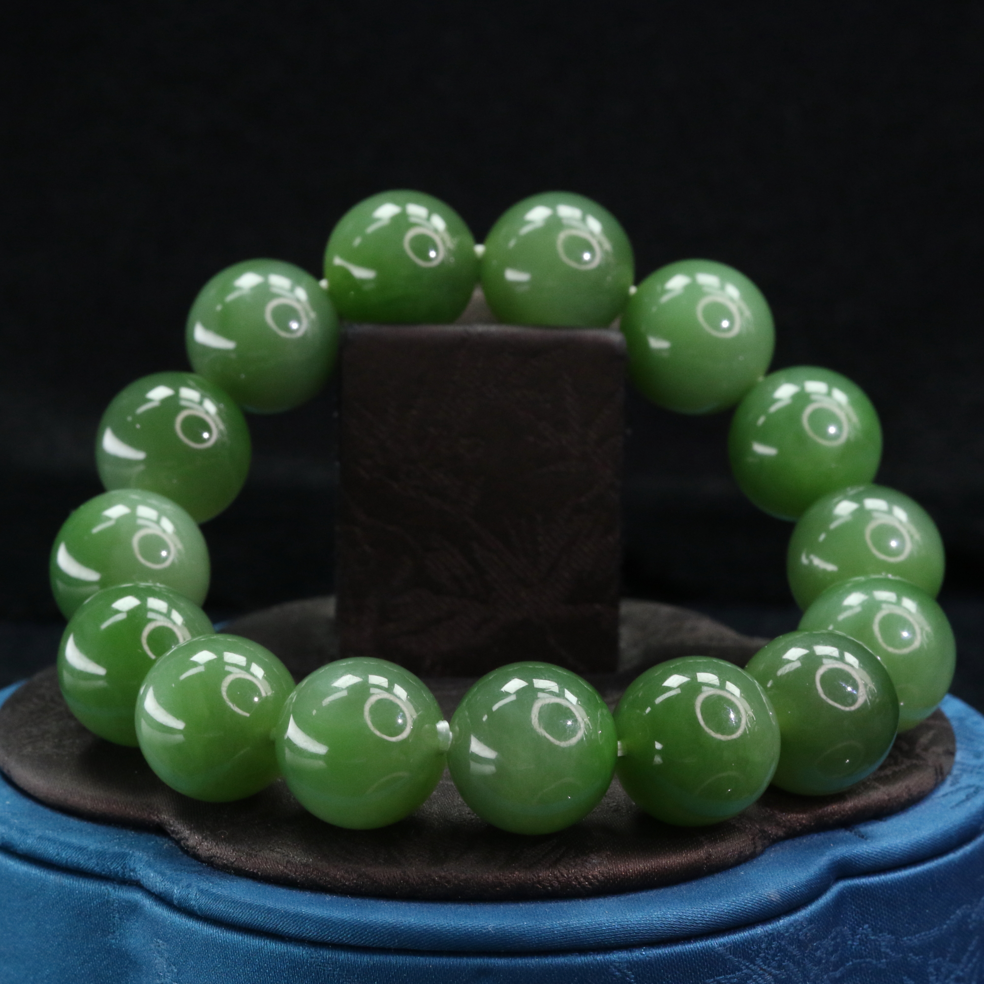 14和田玉俄七碧玉手串/300439上海嘉禾拍卖