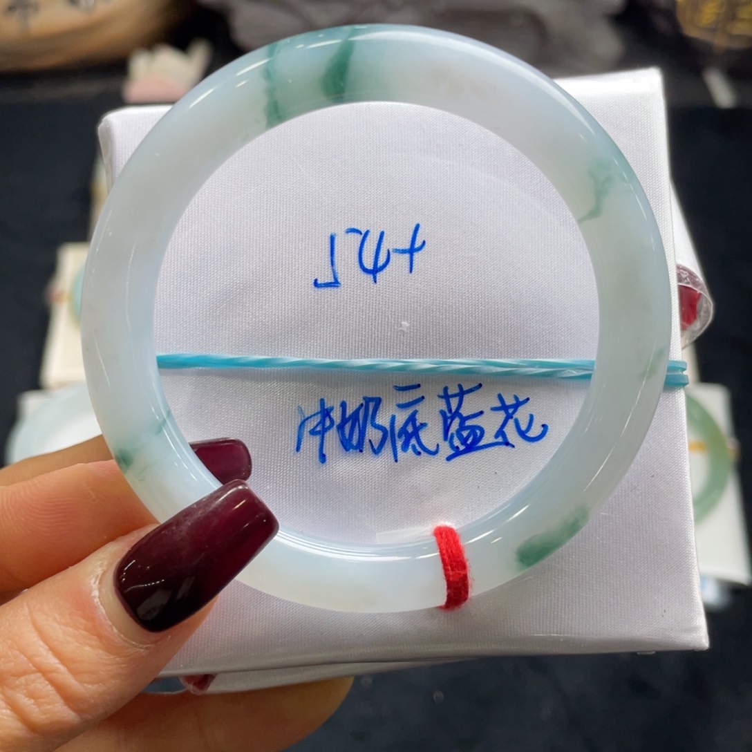 翡翠手镯未镶嵌翡翠手镯