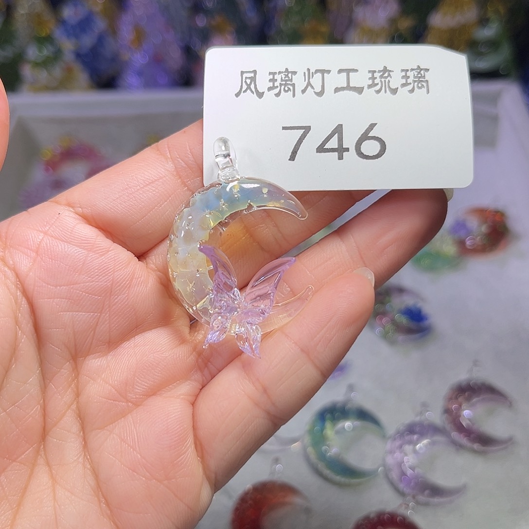 茹***。玻璃吊坠（不含链）746蝴蝶月亮