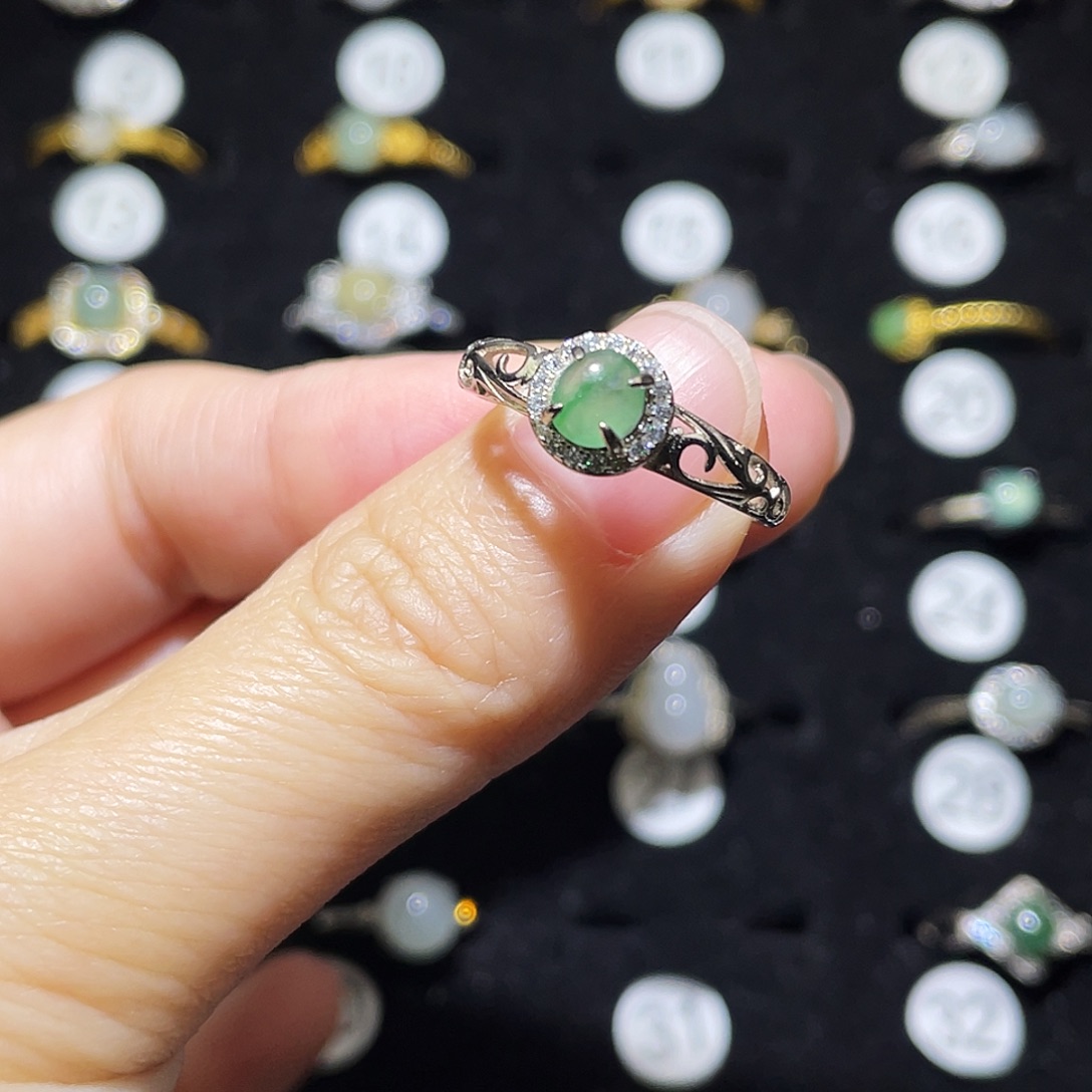 翡翠未镶嵌戒指戒指