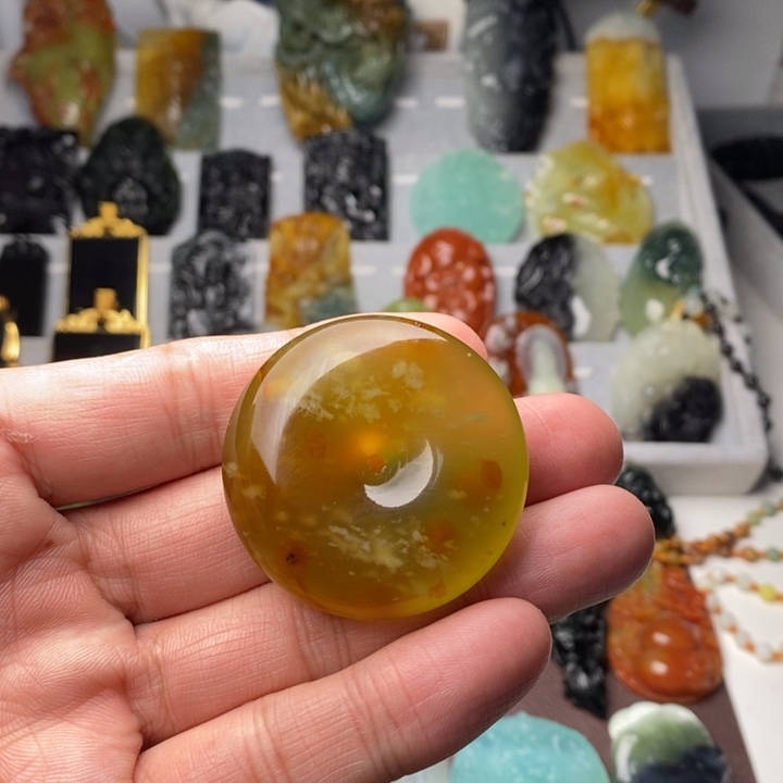 蛇纹石玉颈饰未镶嵌