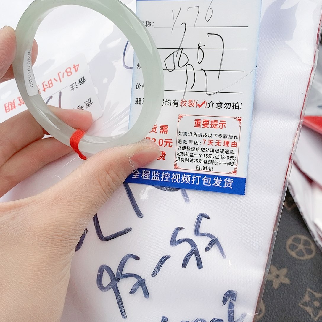 翡翠手镯以实物为准色差Y76