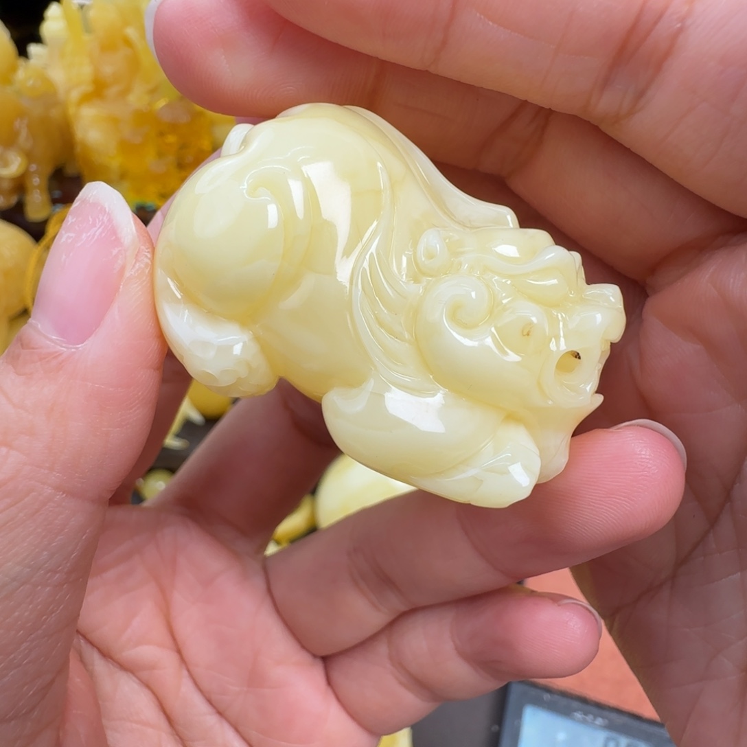 蜜蜡未镶嵌珠宝奇石