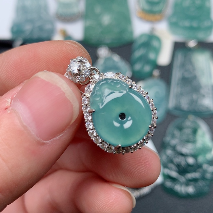 翡翠颈饰未镶嵌翡翠