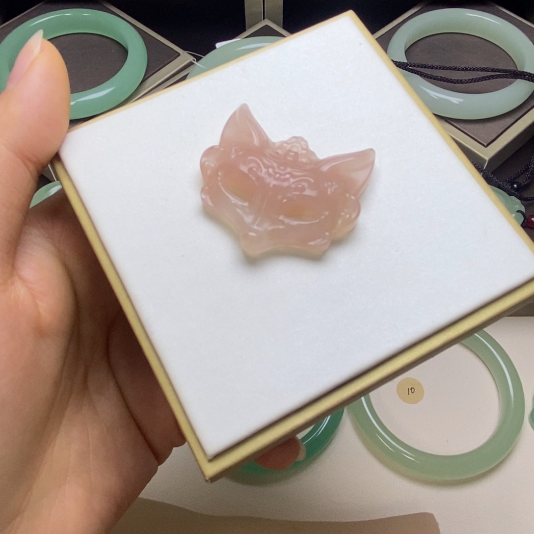 ～***～石英质玉未镶嵌颈饰桃花酿