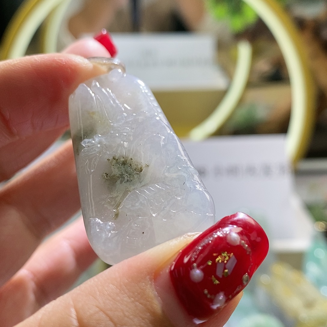 【闪购商品】翡翠颈饰未镶嵌山水