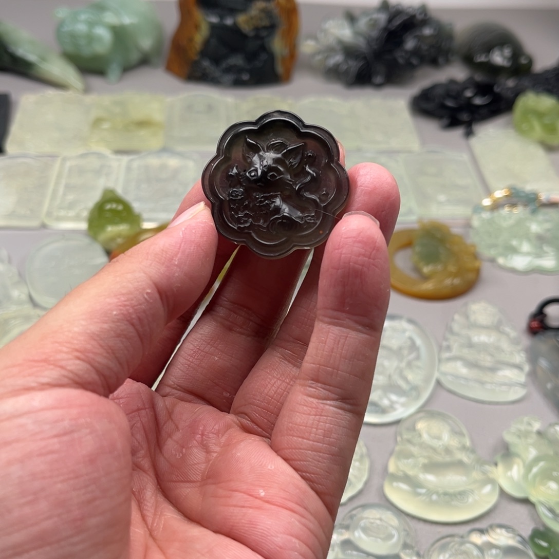 未镶嵌蛇纹石玉颈饰