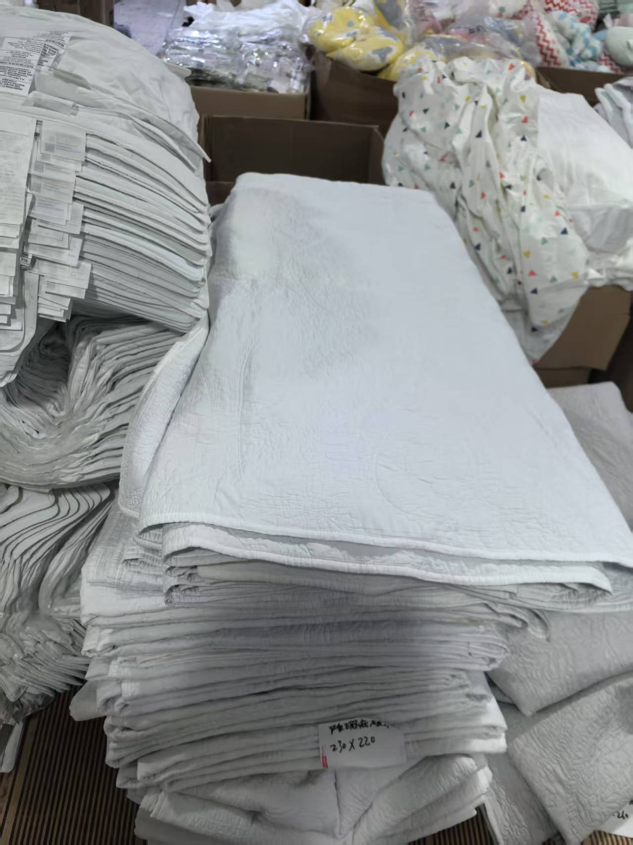 《厚广家》3楼230×220本白色水洗棉化纤床盖 发1张严重瑕疵