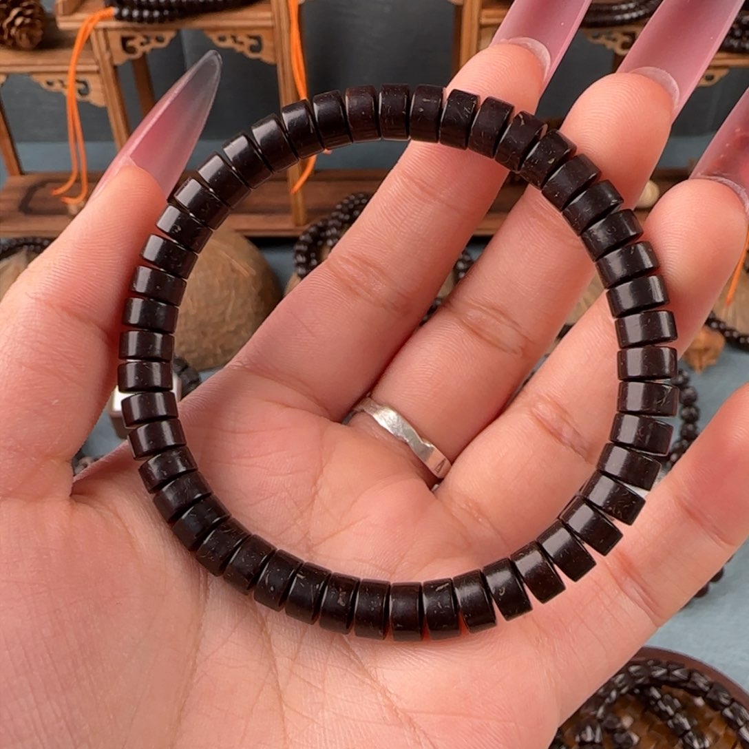 椰蒂吊坠7×4藏切手串