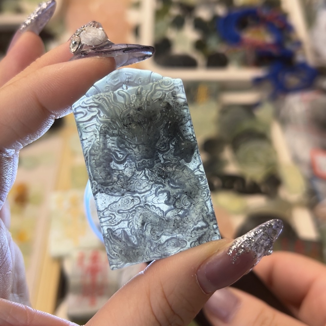 蛇纹石玉颈饰合金