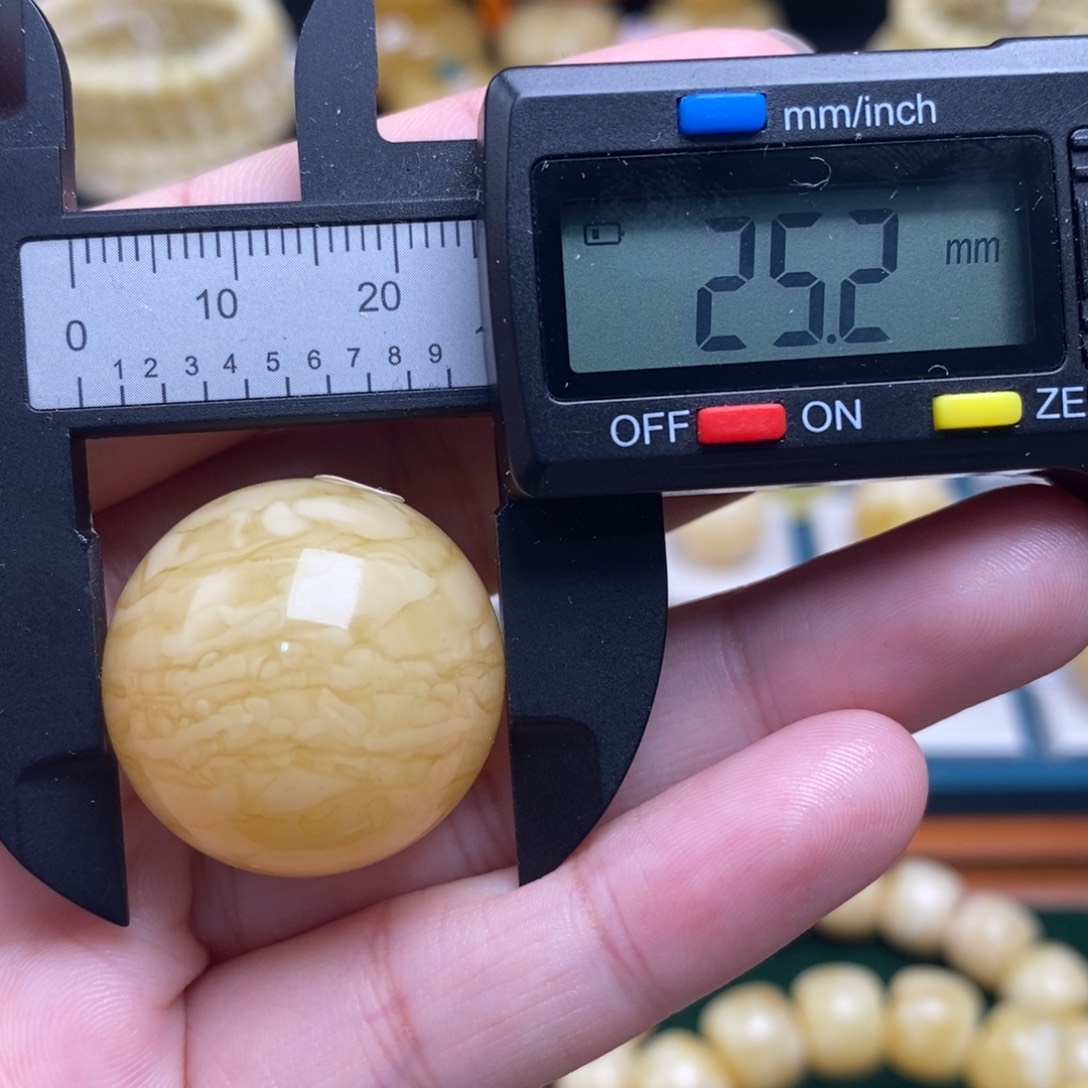 蜜蜡未镶嵌珠宝奇石