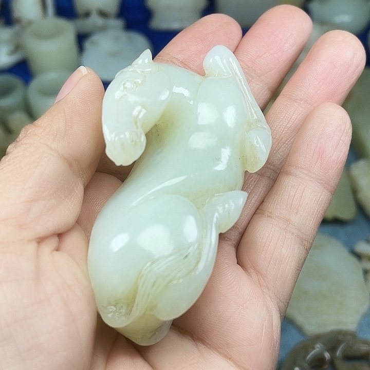 秋***莲和田玉（青白玉）未镶嵌颈饰