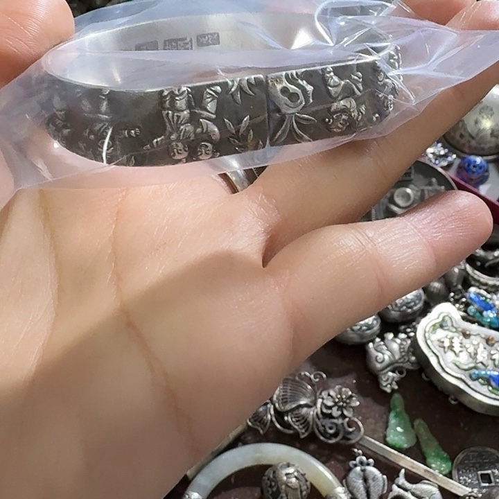 尊***！足银玻璃足银手镯差价