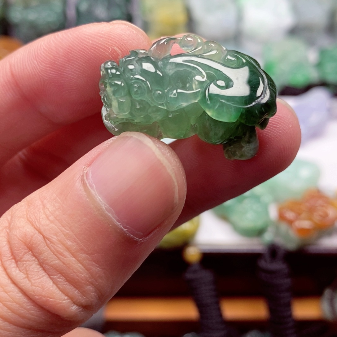 翡翠颈饰未镶嵌翡翠