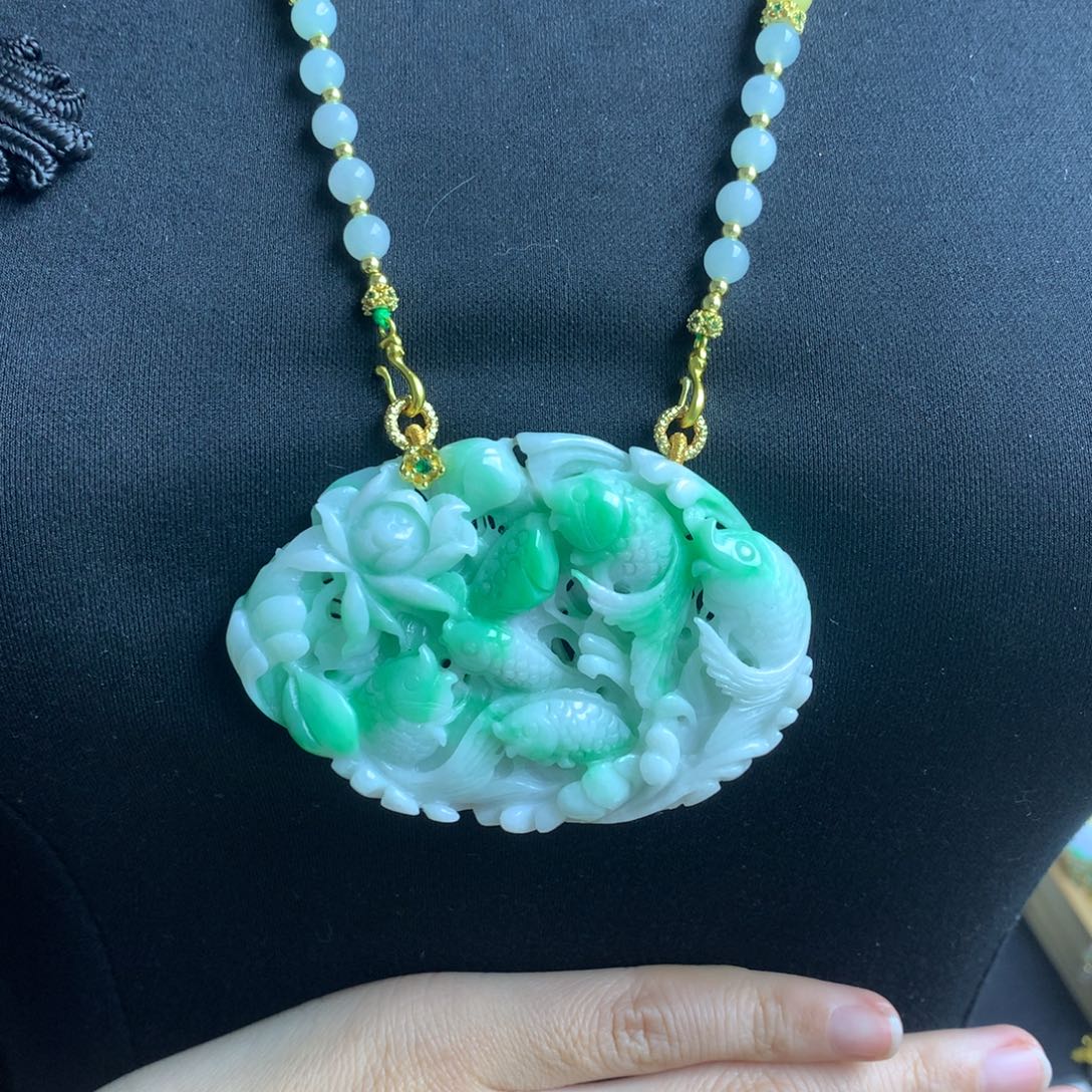 翡翠颈饰未镶嵌翡翠