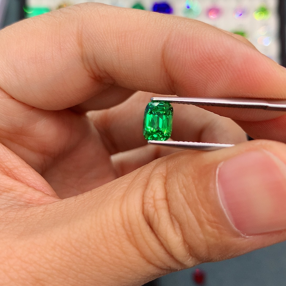 石榴石（沙弗莱）1.65克拉未镶嵌