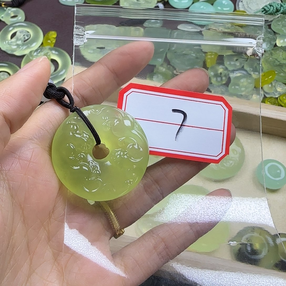 柔***水未镶嵌蛇纹石玉颈饰