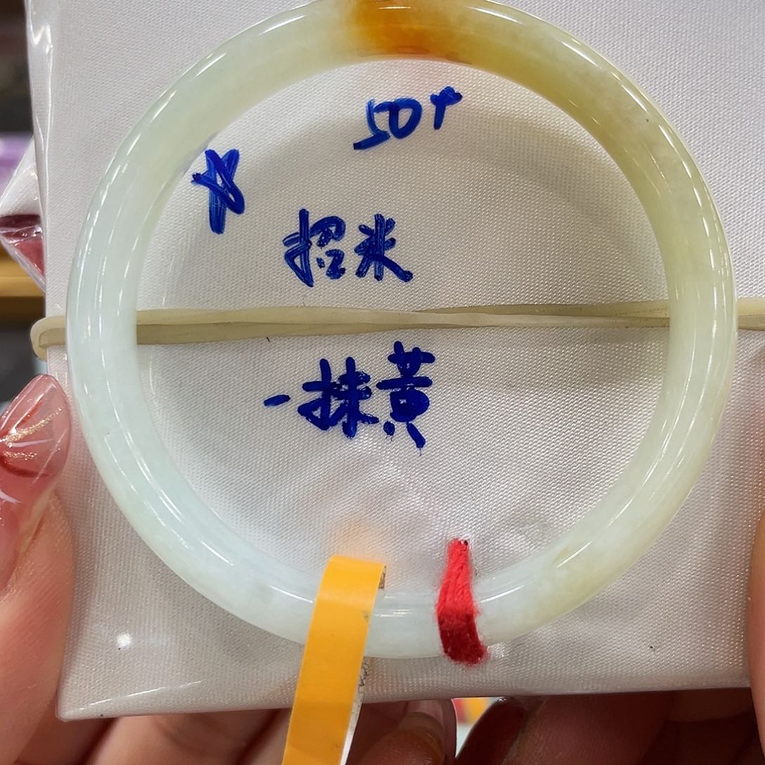 翡翠手镯未镶嵌翡翠手镯