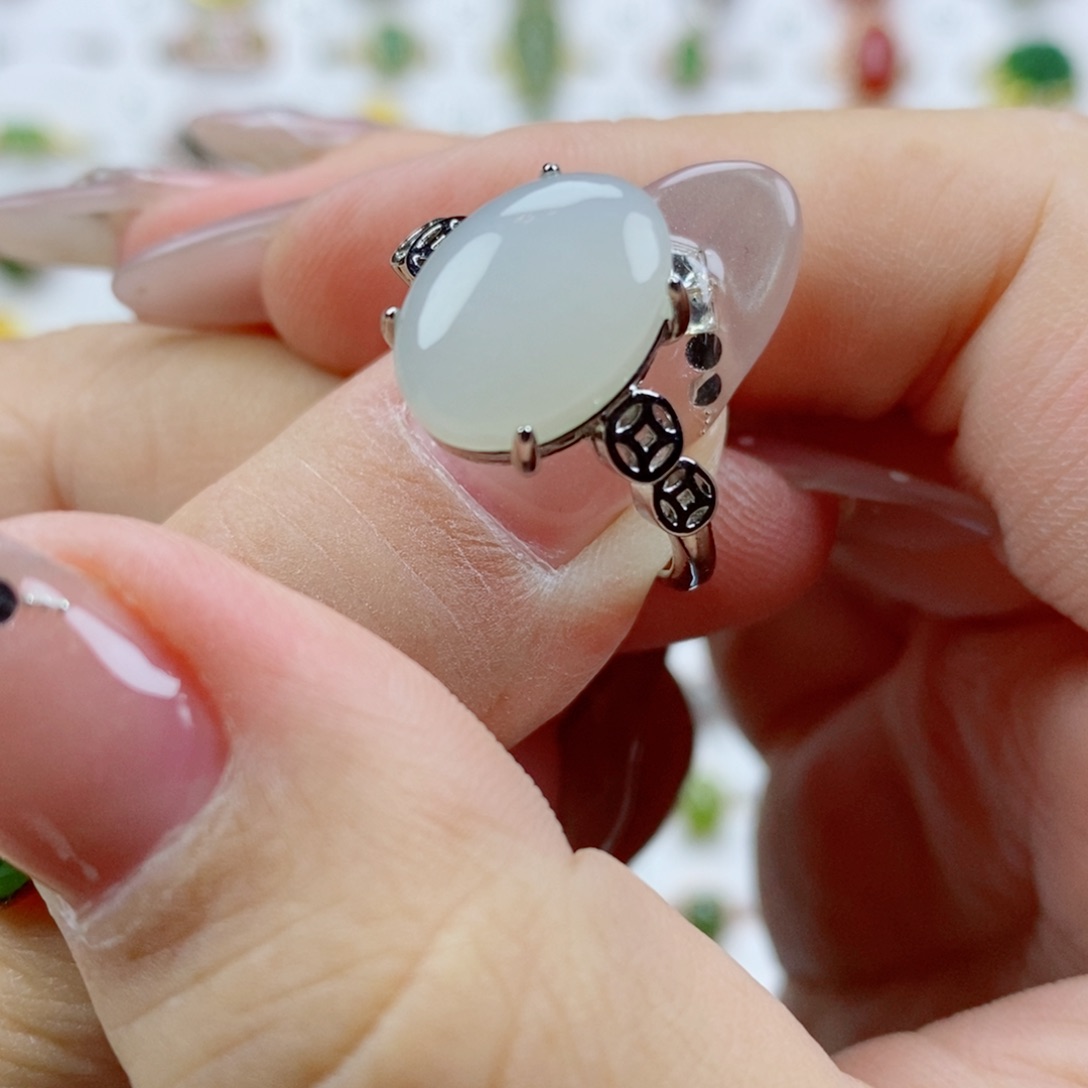 未镶嵌戒指和田玉