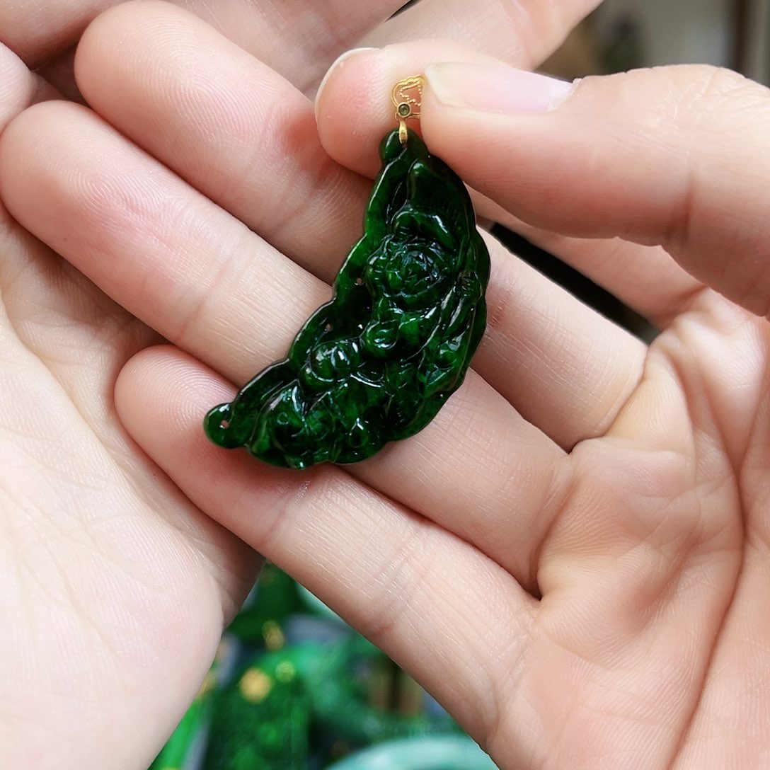 翡翠颈饰18K金镶嵌吊坠