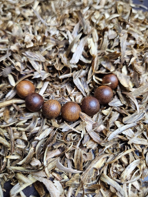 沉香YD128海南白棋虫漏土沉+沉香碎屑