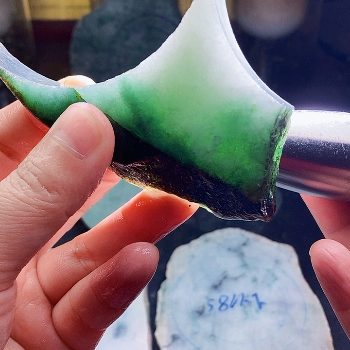 翡翠未镶嵌颈饰毛料15