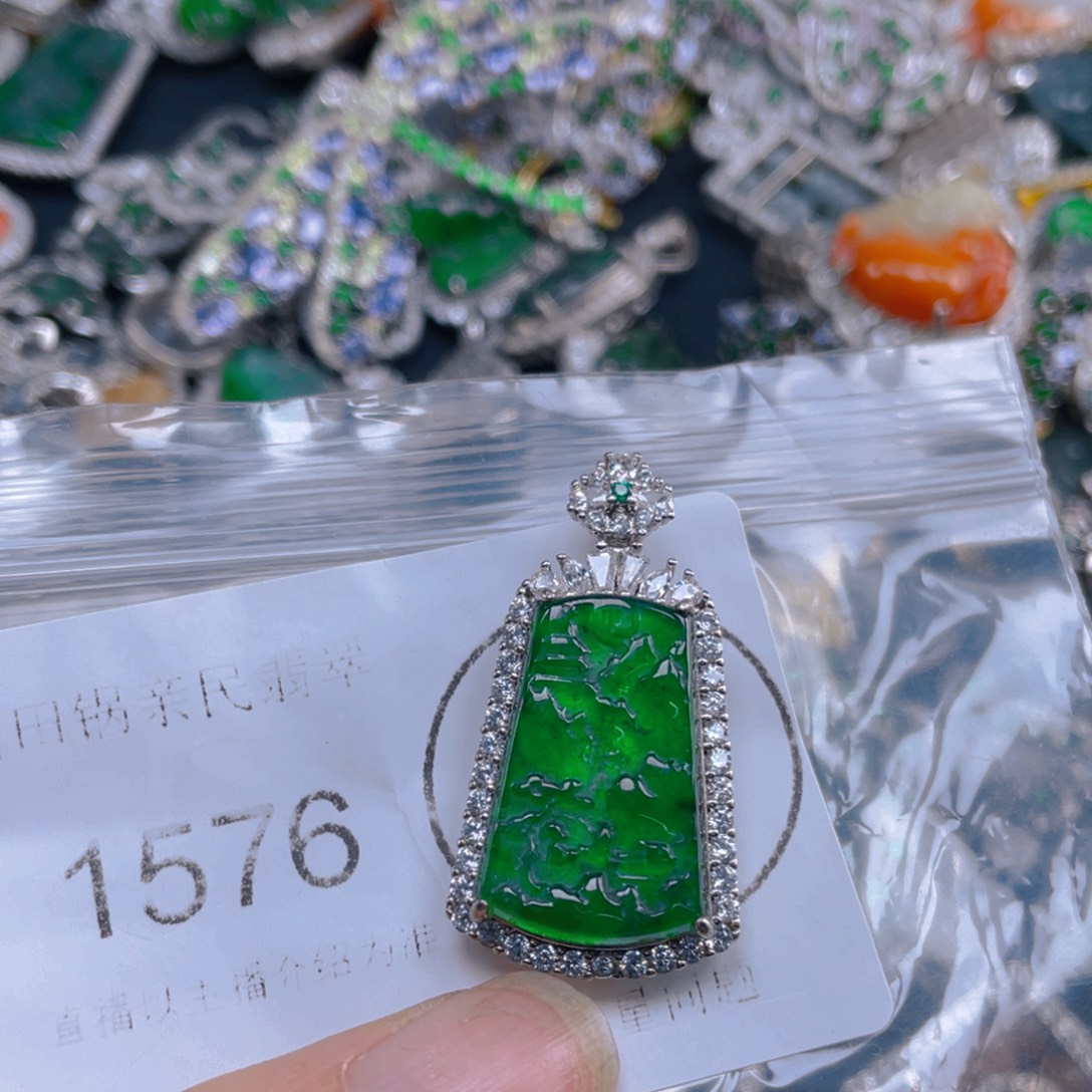 翡翠未镶嵌吊坠(不含链)