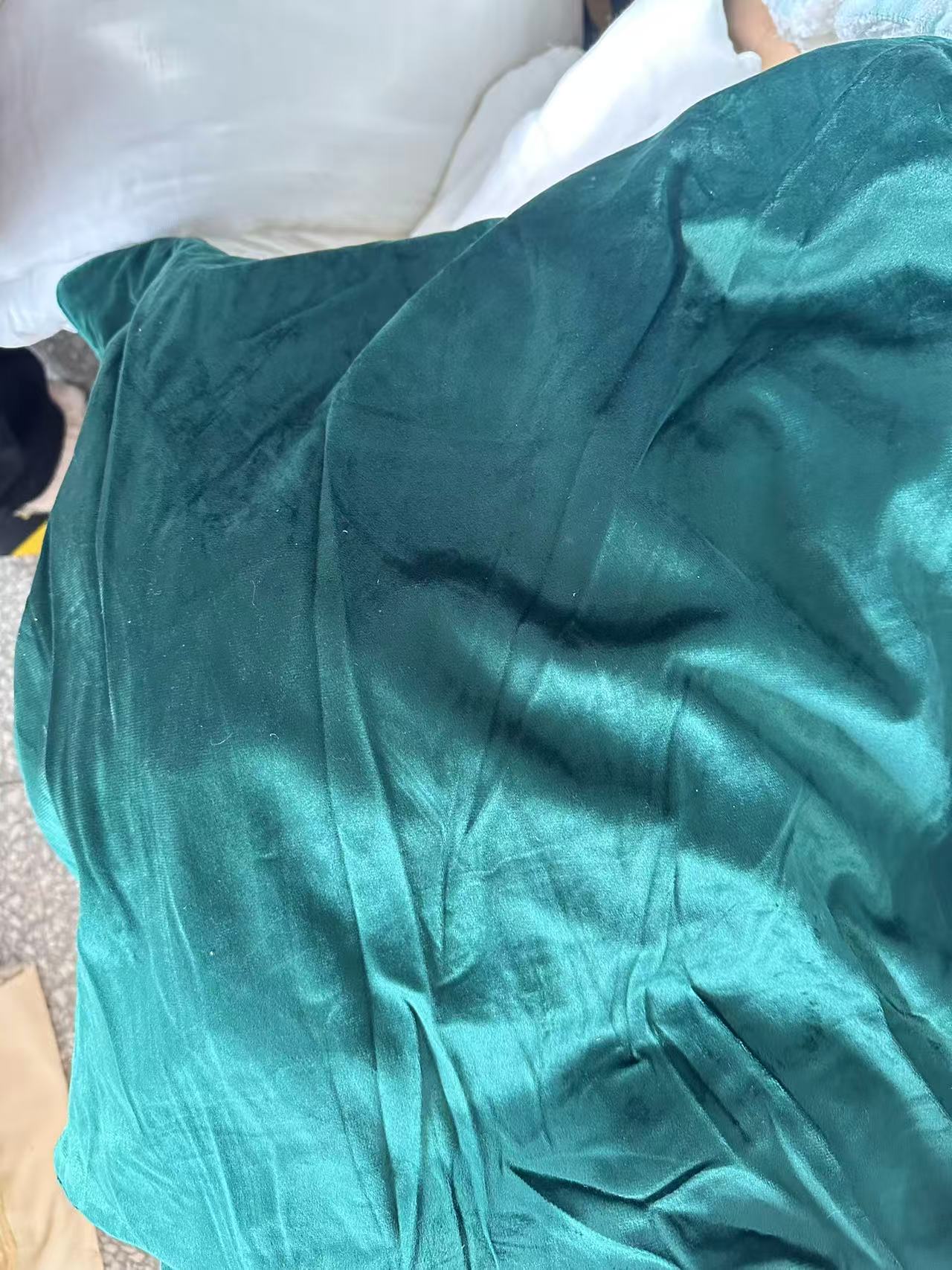 《兵哥外贸》3楼60×60墨绿色天鹅绒抱枕套 发一对