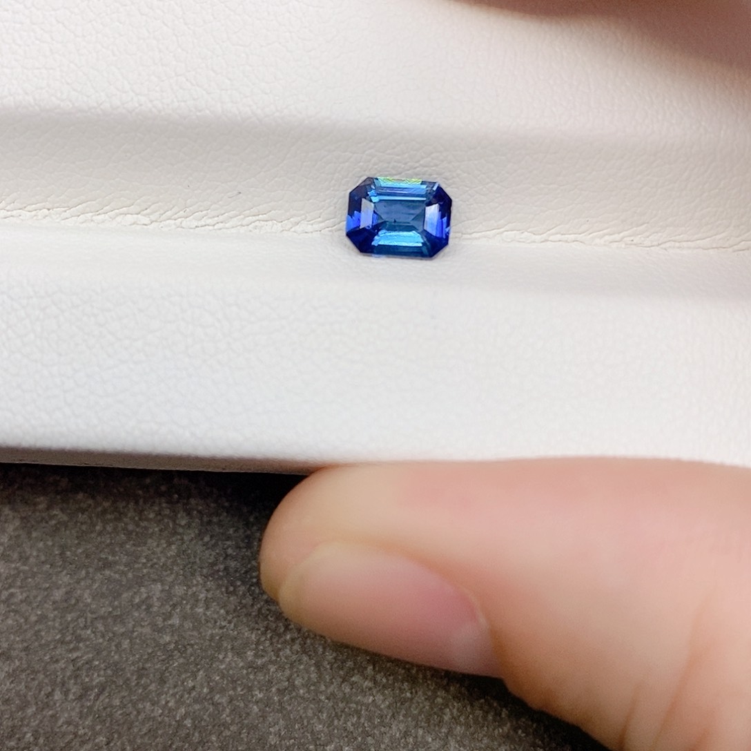 蓝宝石裸石未镶嵌1.07ct全净蓝宝石