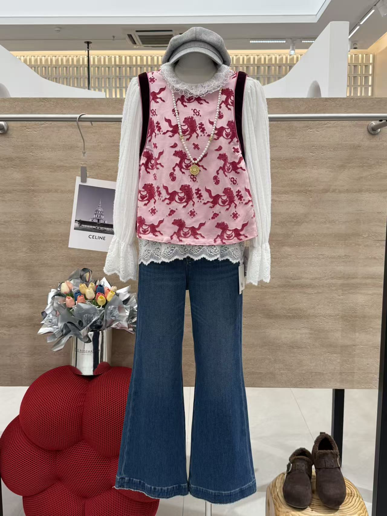 9118轩尚女装“丝绒马上有钱花图案马甲”